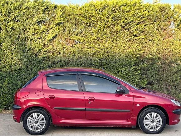 Galeriden Peugeot 206 1.4 X-Line 2003 Model Sakarya 212.000 km
