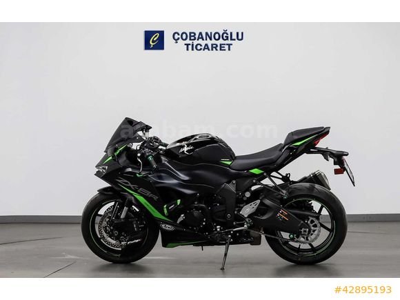 Galeriden Kawasaki Ninja ZX 6R 2025 Model İstanbul 6.001 KM Siyah