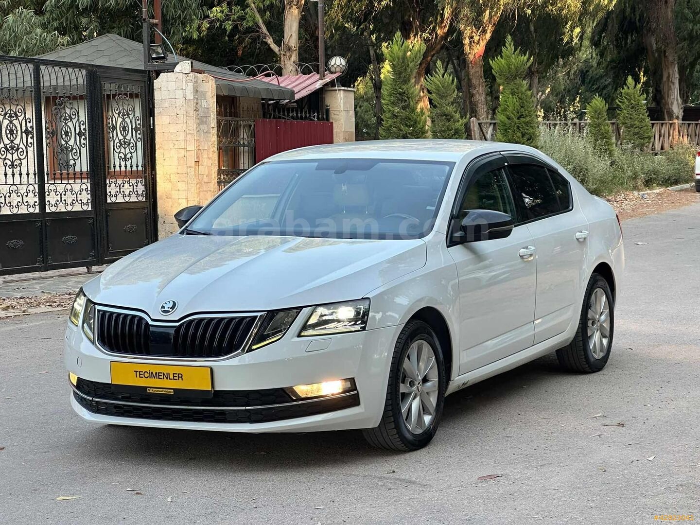 Galeriden Skoda Octavia 1.6 TDI Style 2019 Model Hatay 230.000 km Beyaz 3