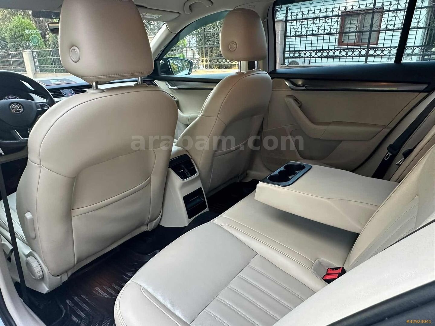Galeriden Skoda Octavia 1.6 TDI Style 2019 Model Hatay 230.000 km Beyaz 4