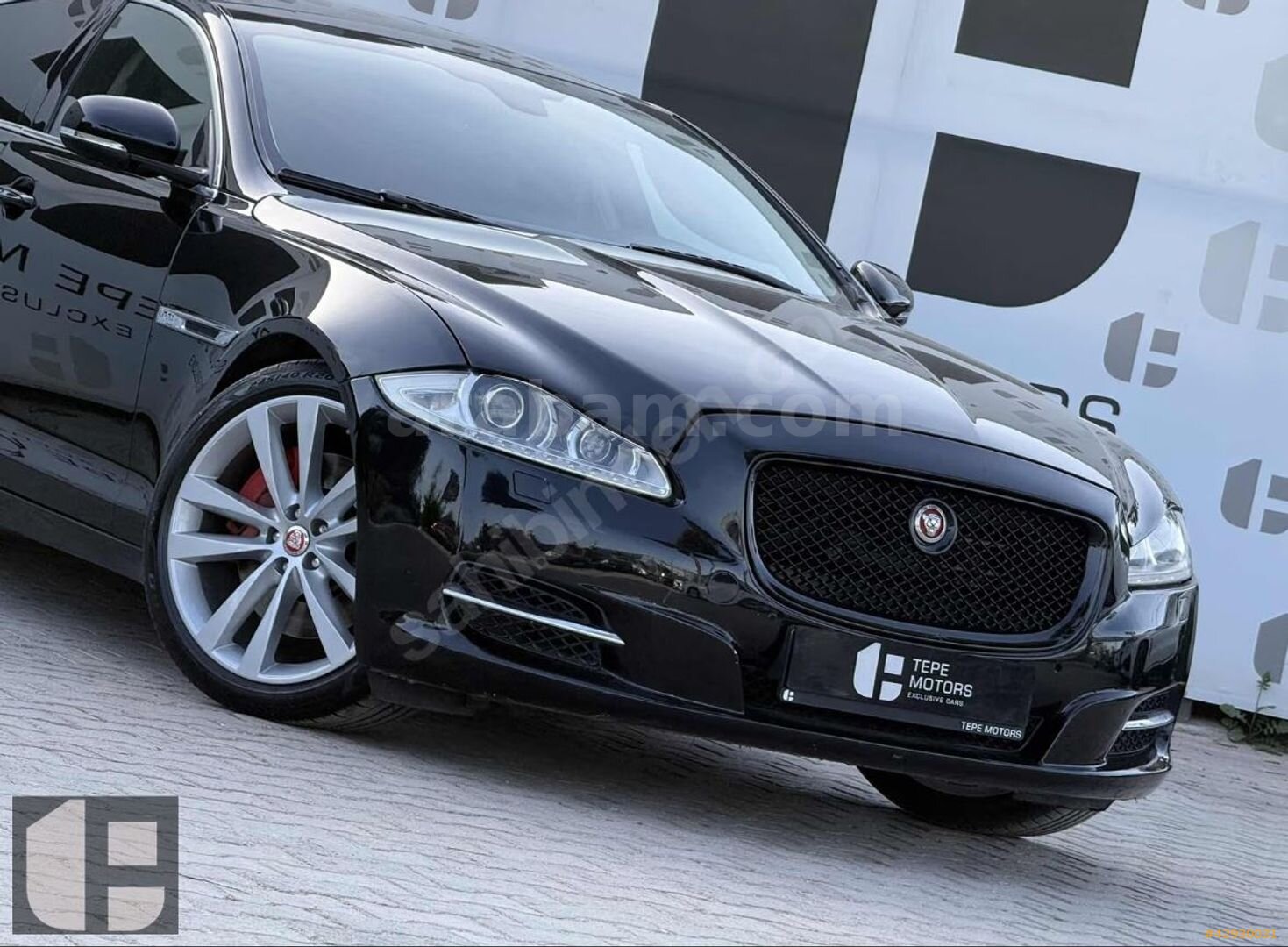 Galeriden Jaguar XJ 2.0i Premium Luxury 2014 Model İzmir 174.000 km Siyah 3