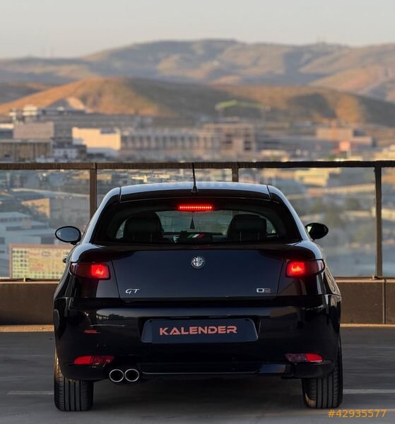 KALENDER MOTORS'DAN TR'DE TEK DEĞİŞENSZ ALFA ROMEO GT 1.9 JTD Q2 4