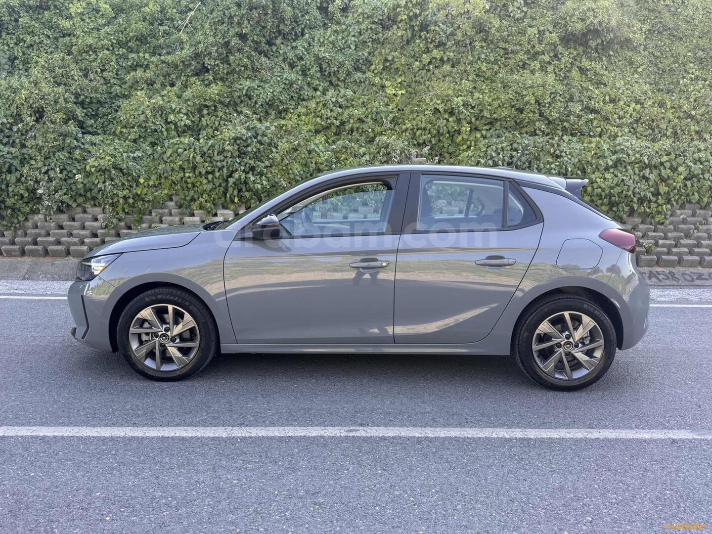 Galeriden Opel Corsa 1.2 T Edition 2024 Model İstanbul 44.000 km Füme 7