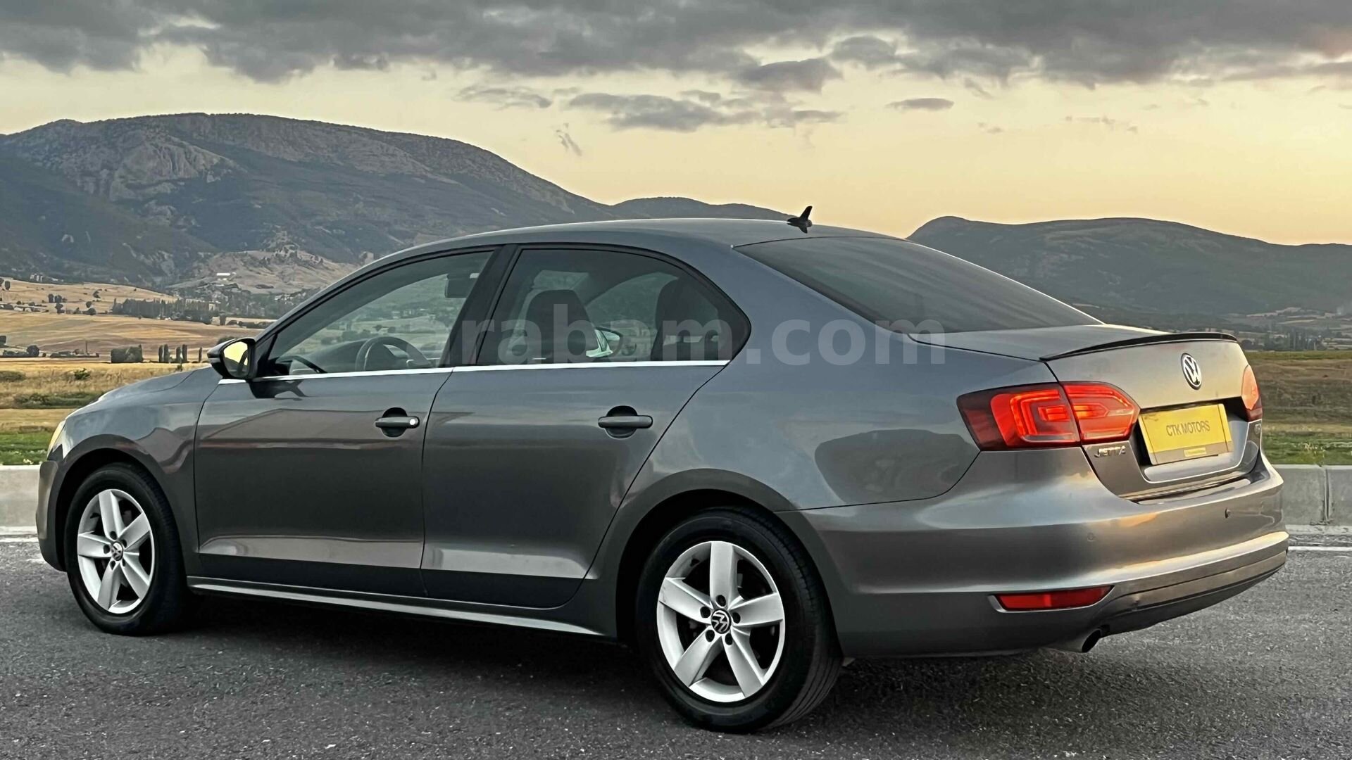 Galeriden Volkswagen Jetta 1.6 TDi Highline 2013 Model Yozgat 218.000 km Füme 4