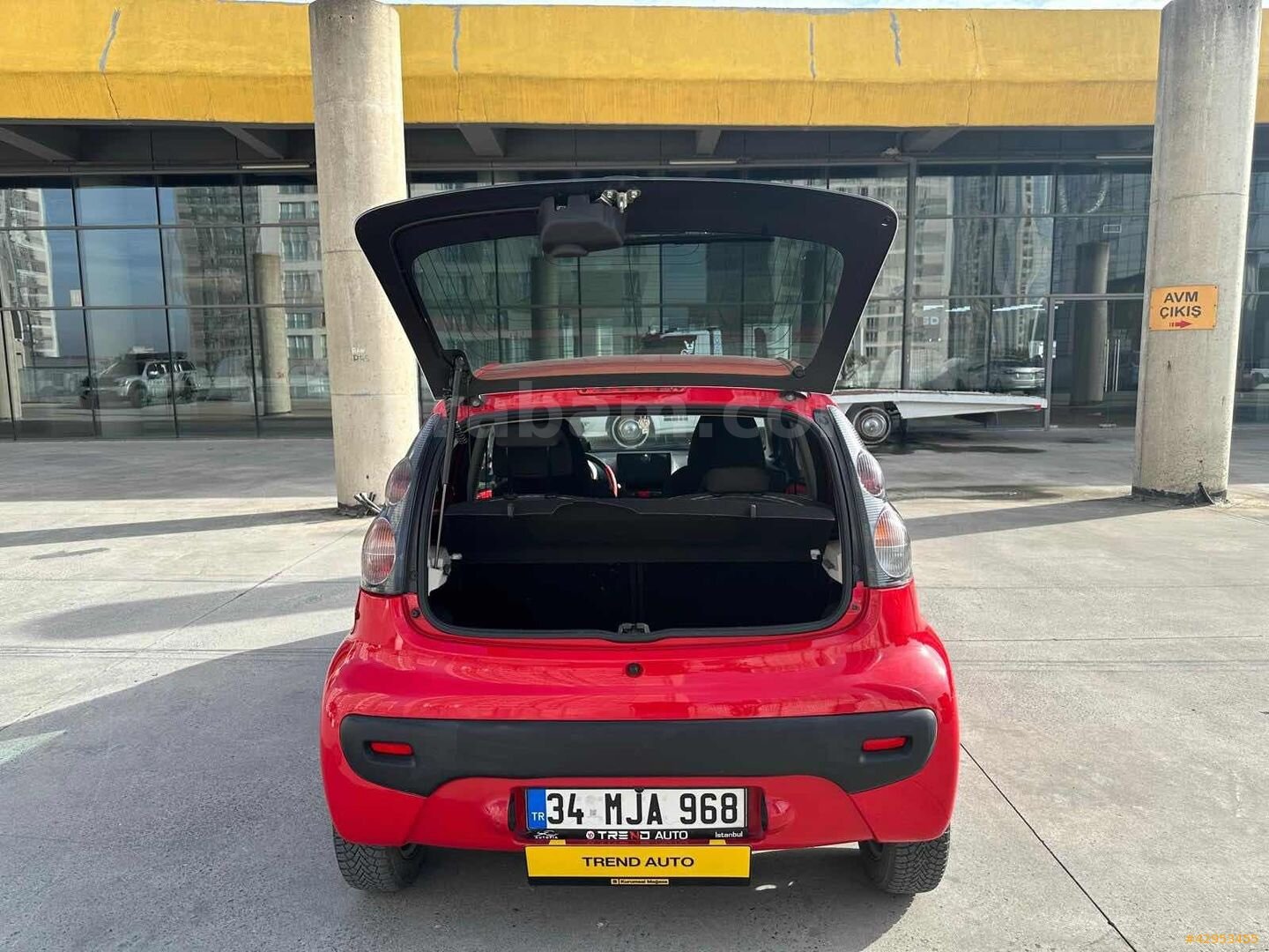 Galeriden Citroen C1 1.0 Confort 2013 Model İstanbul 157.000 km Kırmızı 7