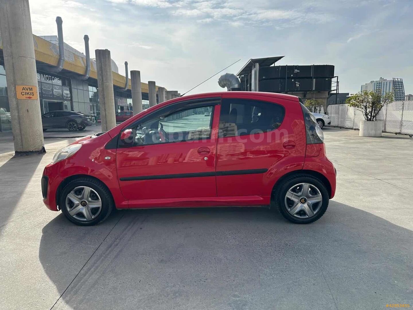Galeriden Citroen C1 1.0 Confort 2013 Model İstanbul 157.000 km Kırmızı 5