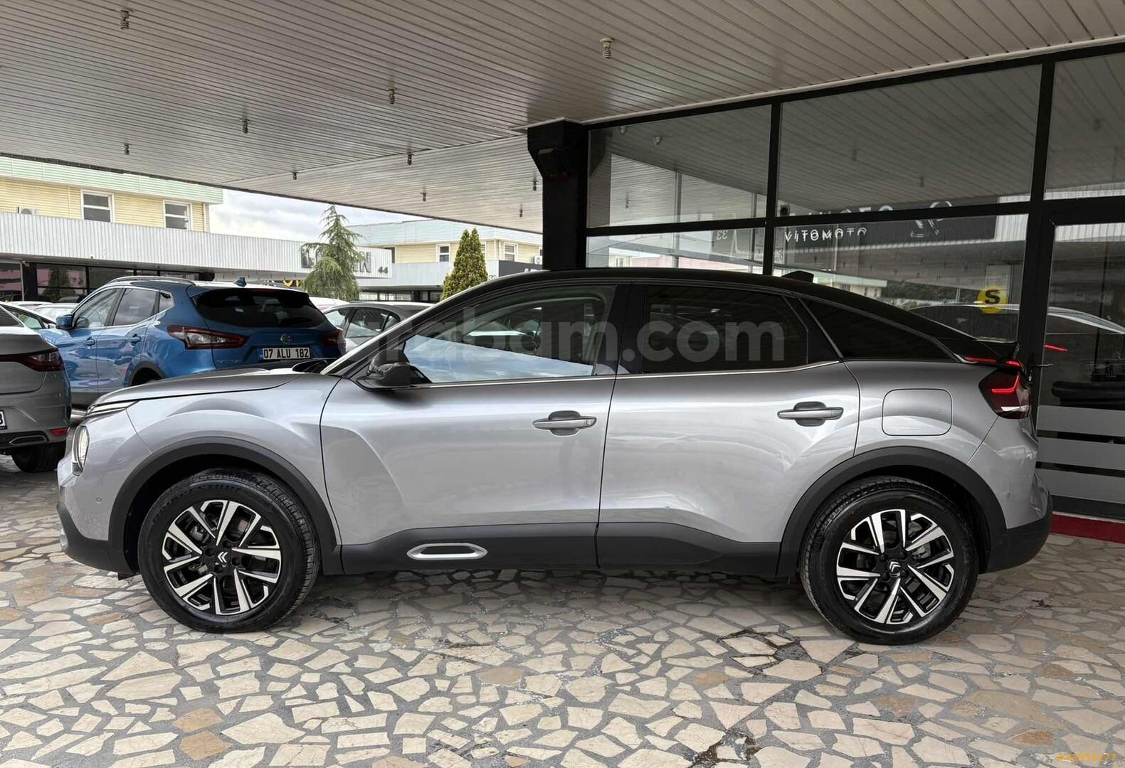 Galeriden Citroen C4 1.2 PureTech Shine 2024 Model Kocaeli 16.700 km Gri 3