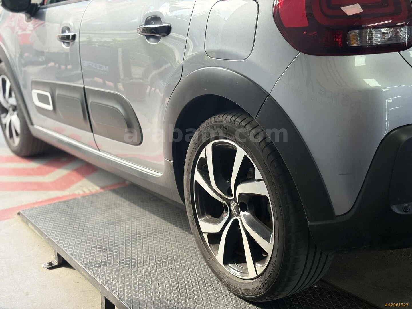 Galeriden Citroen C3 1.2 PureTech Shine 2023 Model Ordu 53.000 km Gri 7