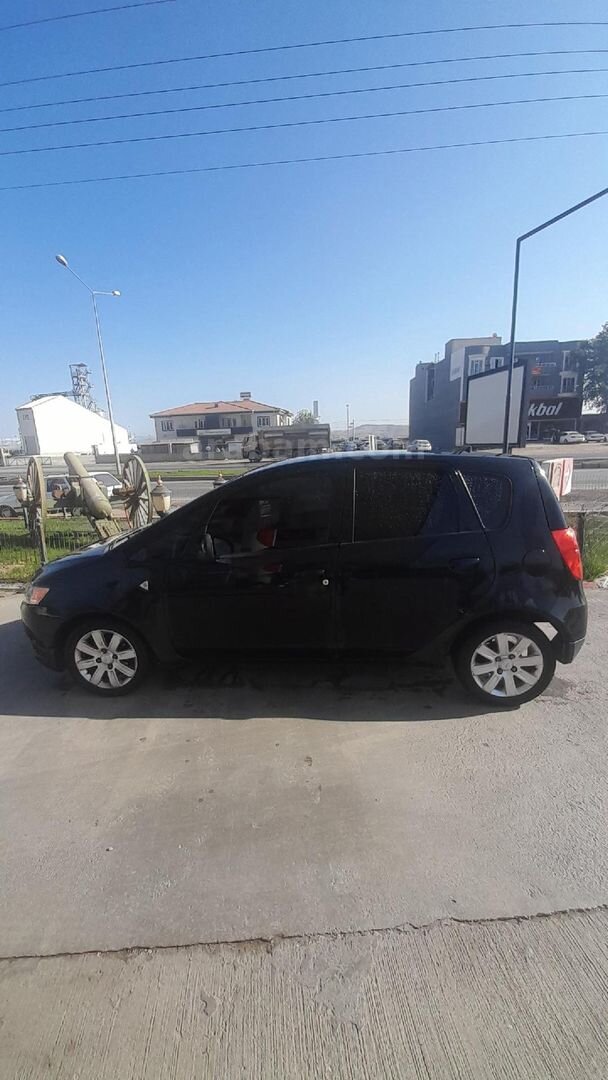 Sahibinden Mitsubishi Colt 1.3 Invite 2009 Model 235.000 km Siyah 3