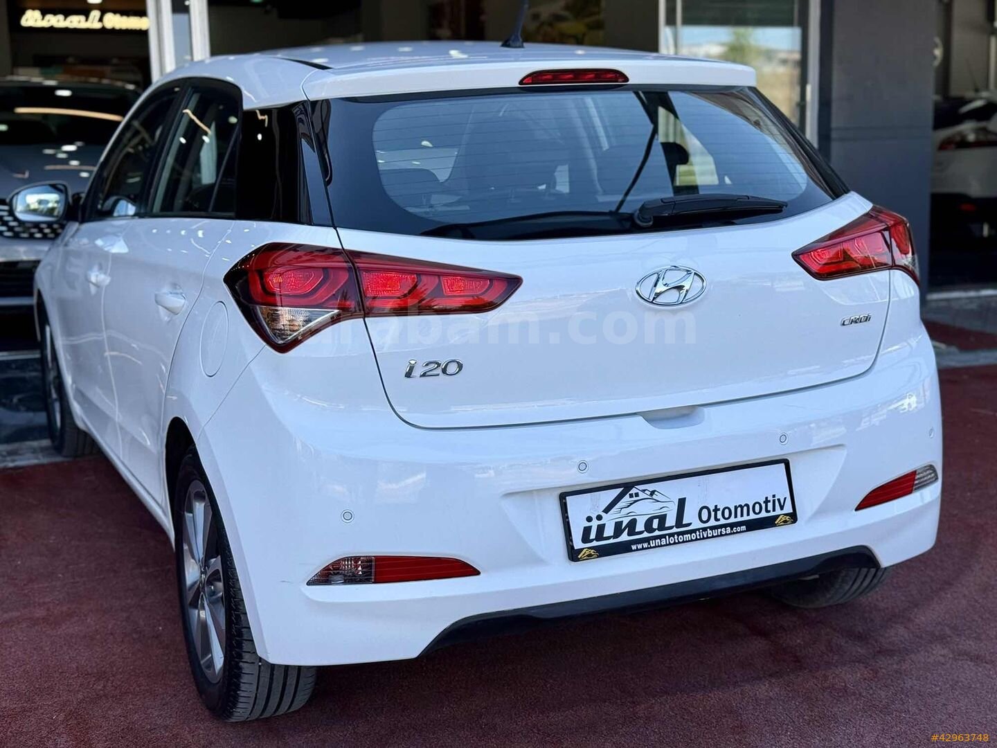 Galeriden Hyundai i20 1.4 CRDi Style 2017 Model Bursa 74.000 km Beyaz 7