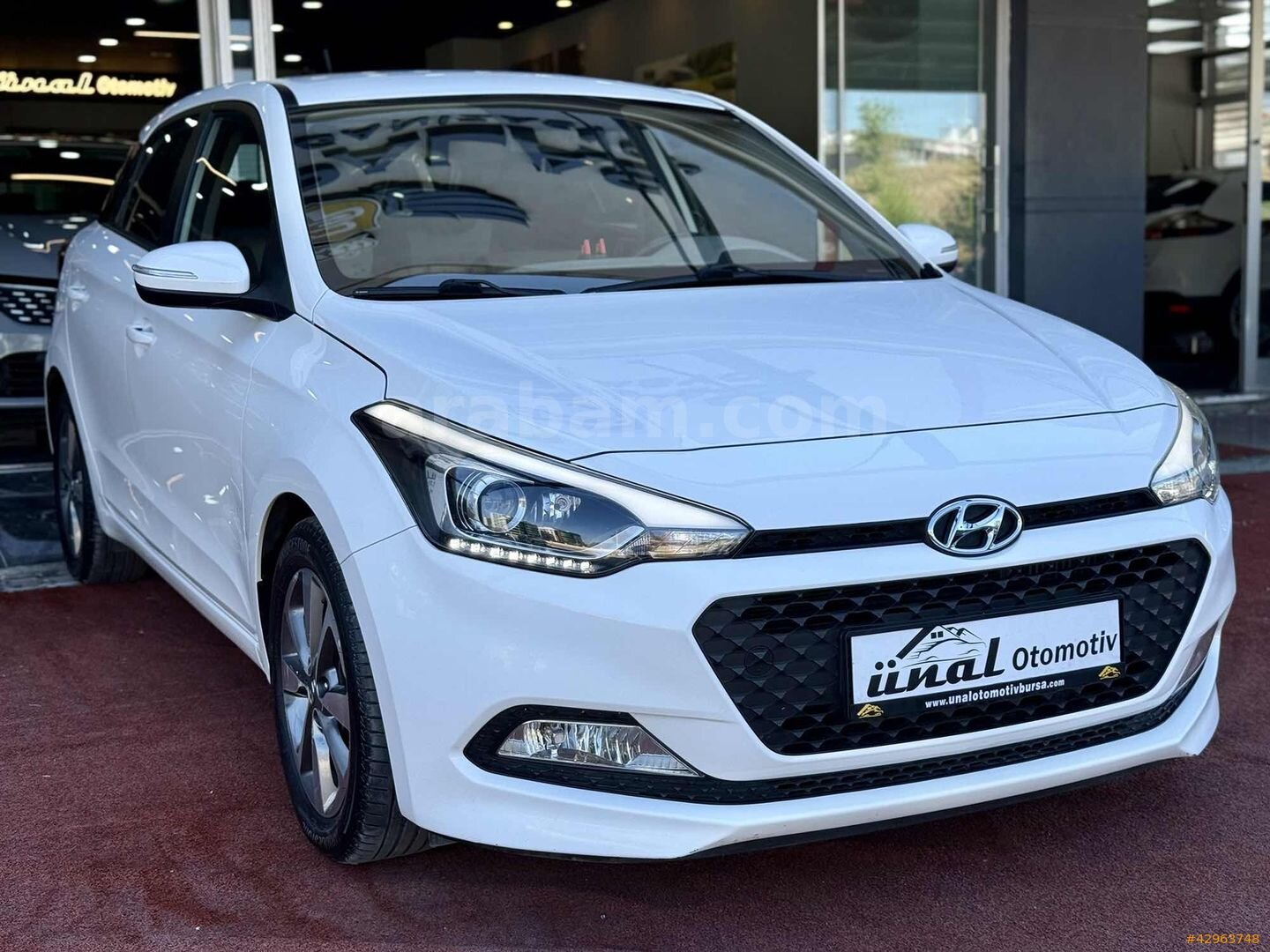 Galeriden Hyundai i20 1.4 CRDi Style 2017 Model Bursa 74.000 km Beyaz 3
