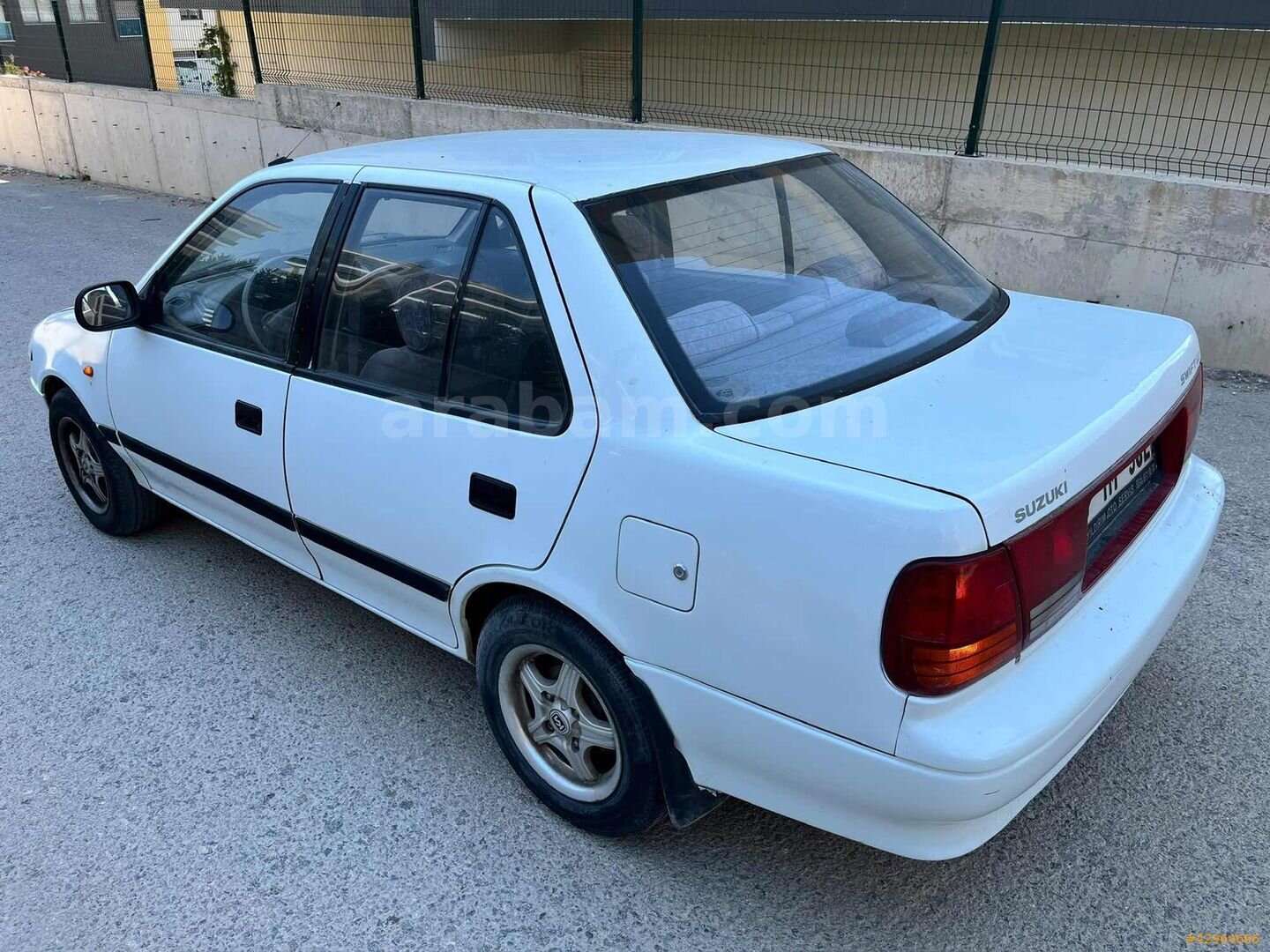 Galeriden Suzuki Swift 1.3 GLX 2000 Model İzmir 89.000 km Beyaz 7