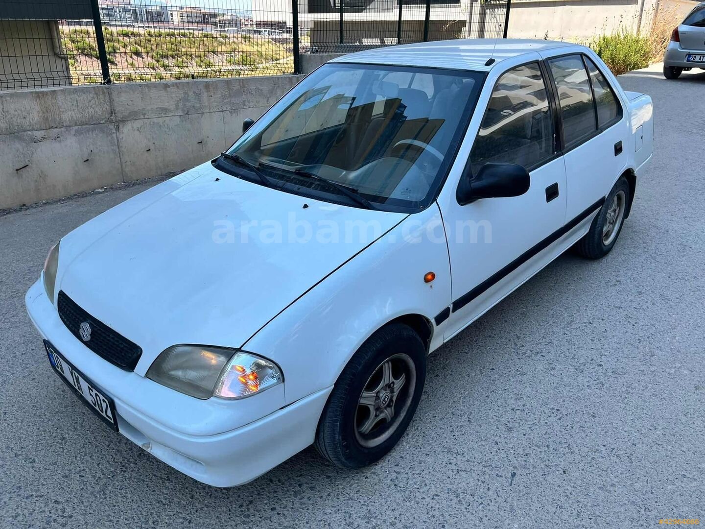 Galeriden Suzuki Swift 1.3 GLX 2000 Model İzmir 89.000 km Beyaz 3