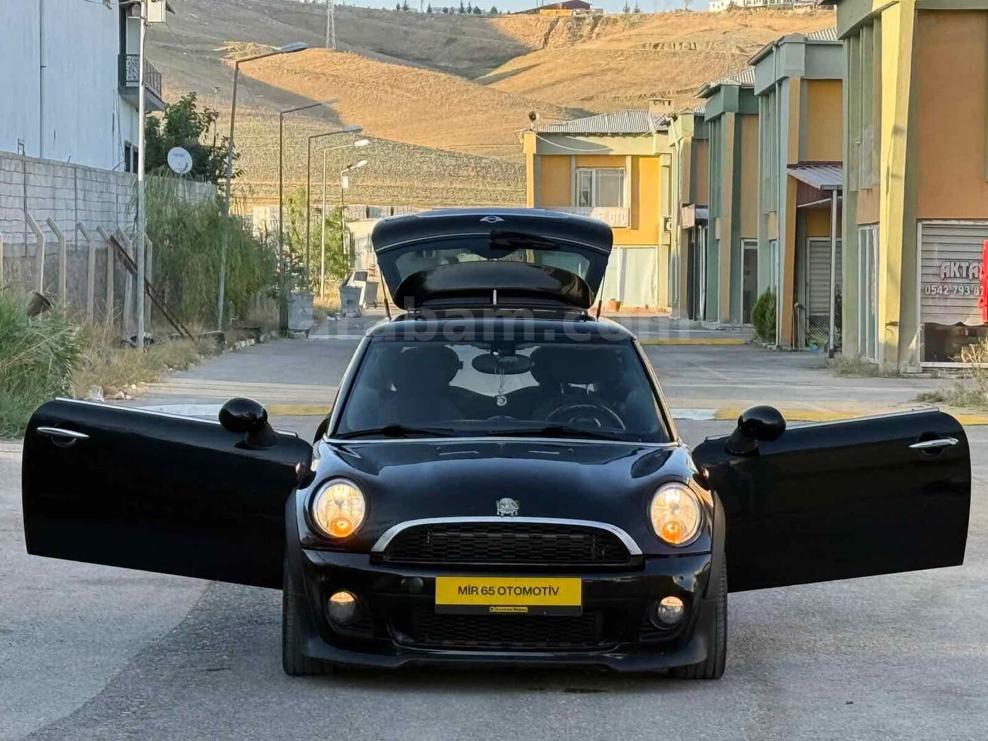 Galeriden Mini Cooper 1.6 Türkiye Paketi 2011 Model Van 156.000 km Siyah 2