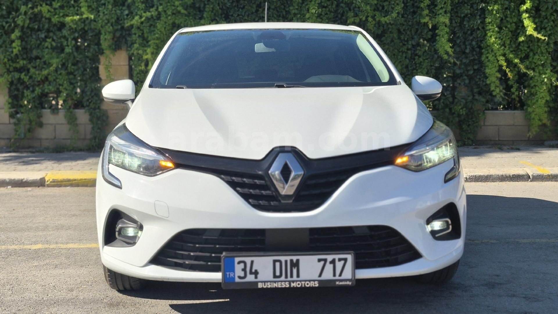 Galeriden Renault Clio 1.0 SCe Joy 2020 Model İstanbul 98.000 km Beyaz 1