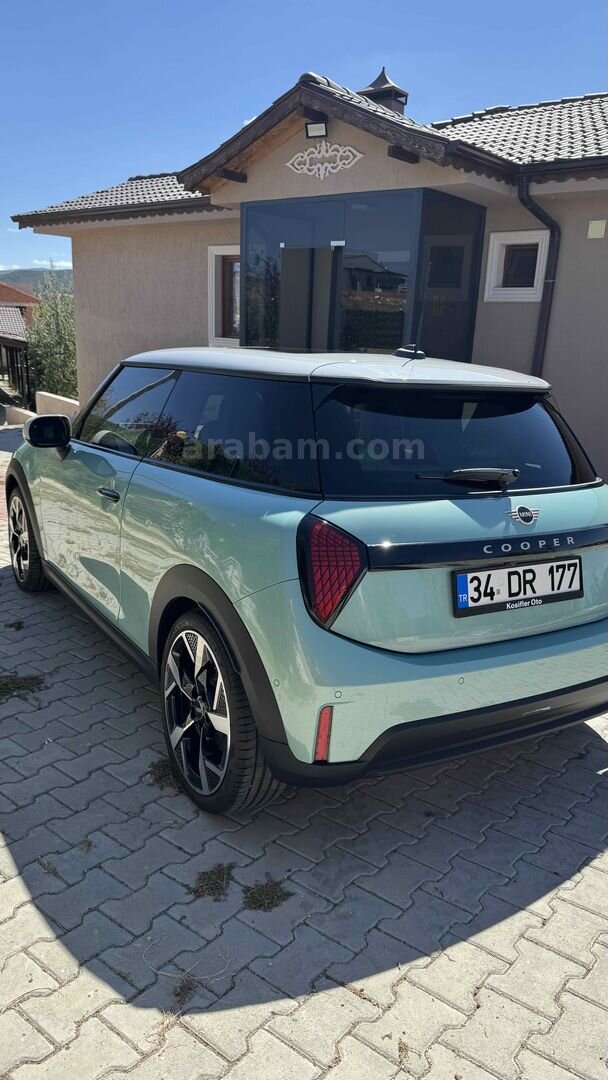 Sahibinden Mini John Cooper 1.5 D Works 2024 Model 6.001 km Yeşil (metalik) 2