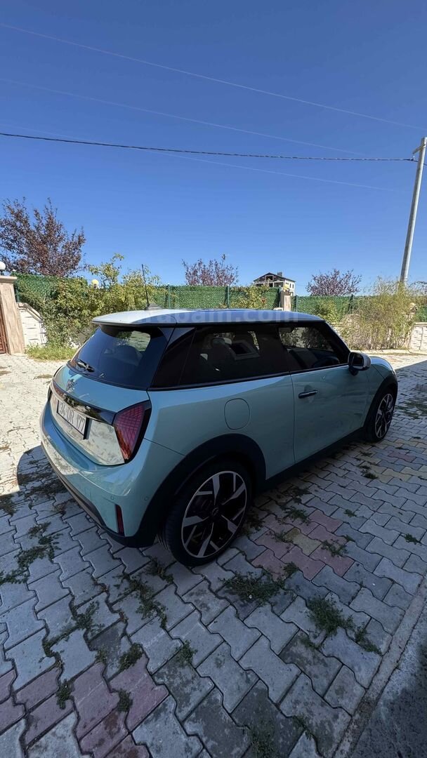 Sahibinden Mini John Cooper 1.5 D Works 2024 Model 6.001 km Yeşil (metalik) 3