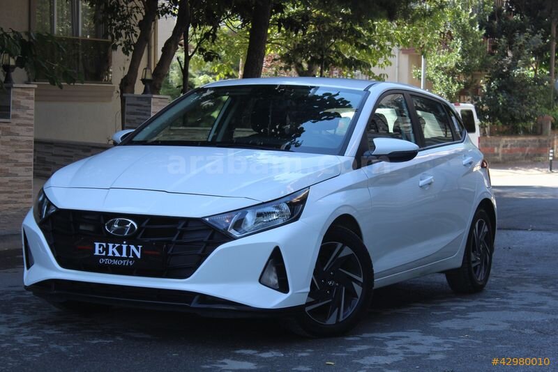 2023 MODEL HYUNDAİ İ20 STYLE 30,000 KM DEĞİŞEN YOK 1 P LOKAL BOY