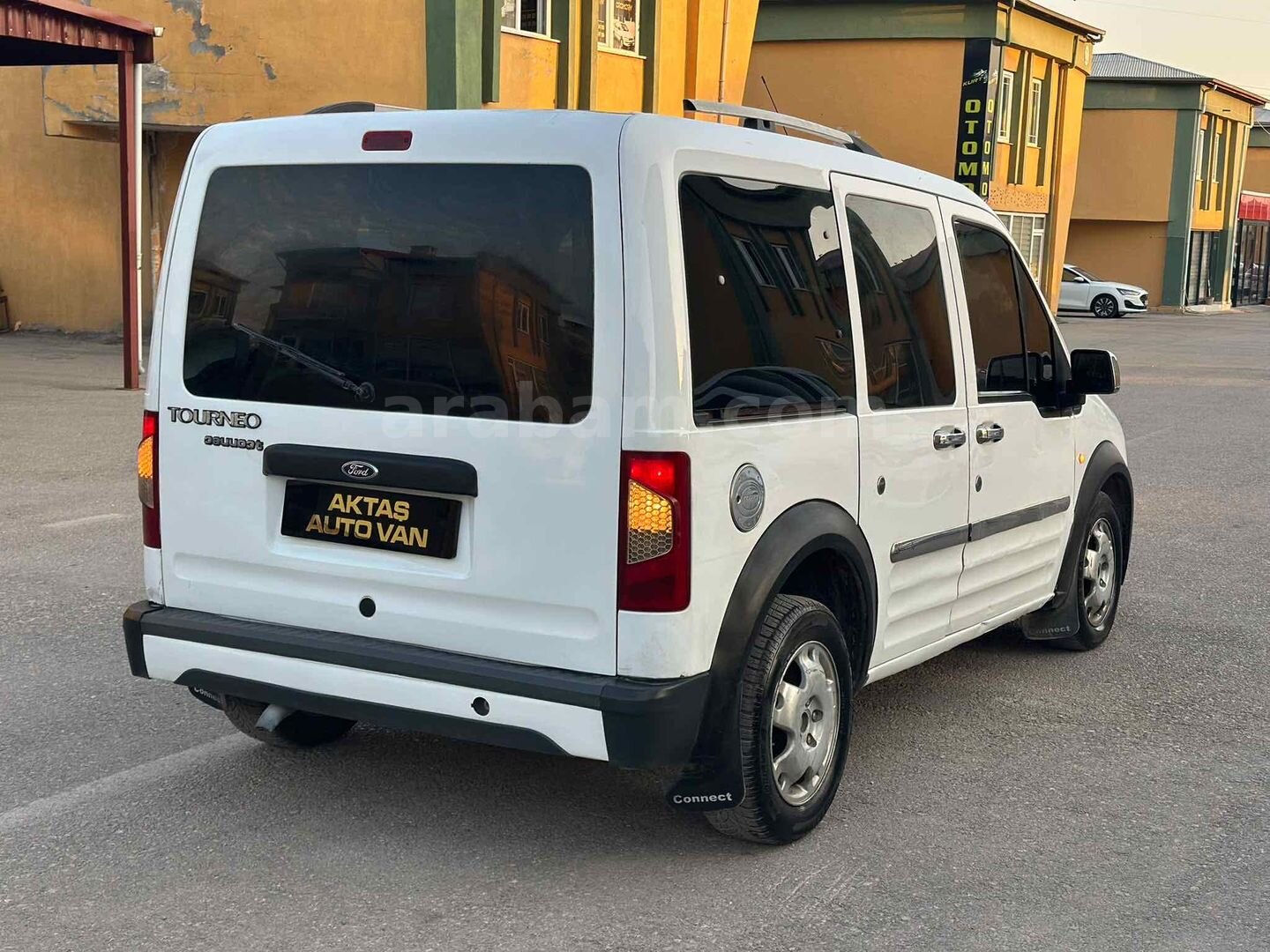 Galeriden Ford Tourneo Connect 1.8 TDCI Deluxe 2013 Model Van 6