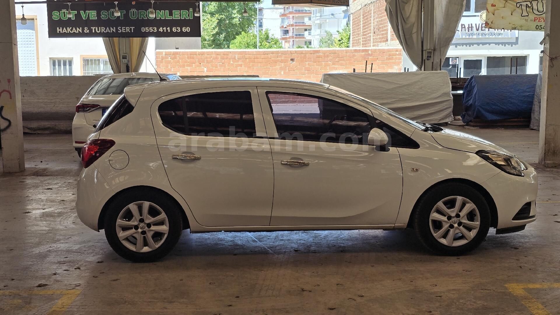 Galeriden Opel Corsa 1.2 Essentia 2015 Model Aydın 150.000 km Beyaz 3