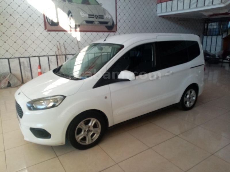 Galeriden Ford Tourneo Courier 1.5 TDCi Delux 2022 Model Kayseri