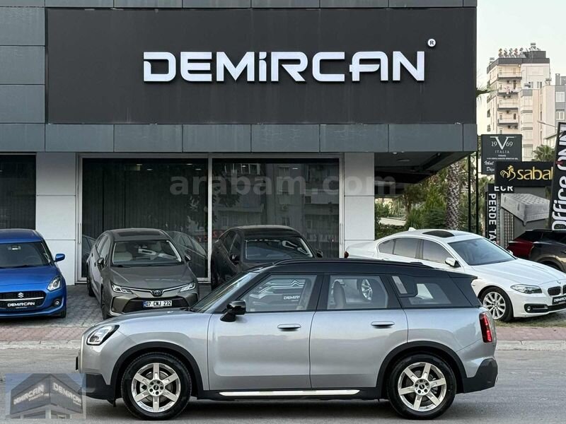 DEMİRCAN'DAN BOYASIZ SIFIR GİBİ MİNİ Countryman-E Favoured