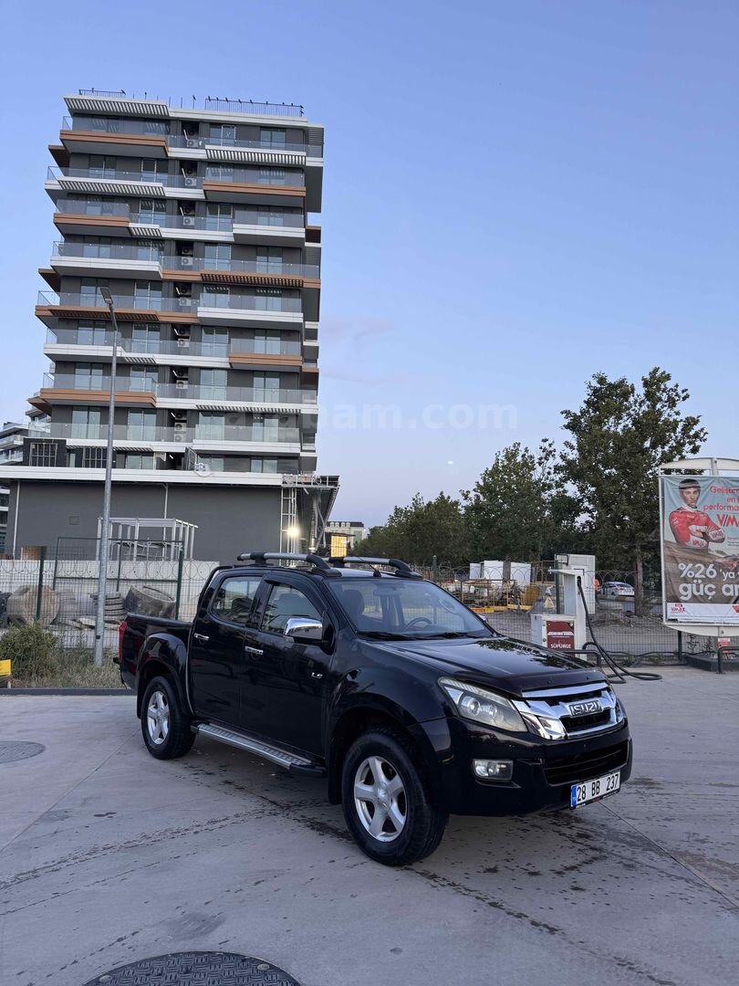 Sahibinden Isuzu D-Max 2.5 4x4 LTD 2012 Model 315.000 km Siyah 3