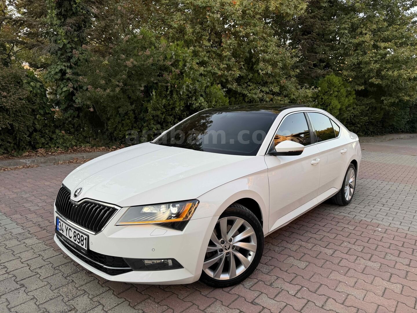 Galeriden Skoda SuperB 1.6 TDI Prestige 2017 Model İstanbul 123.000 km Beyaz 2