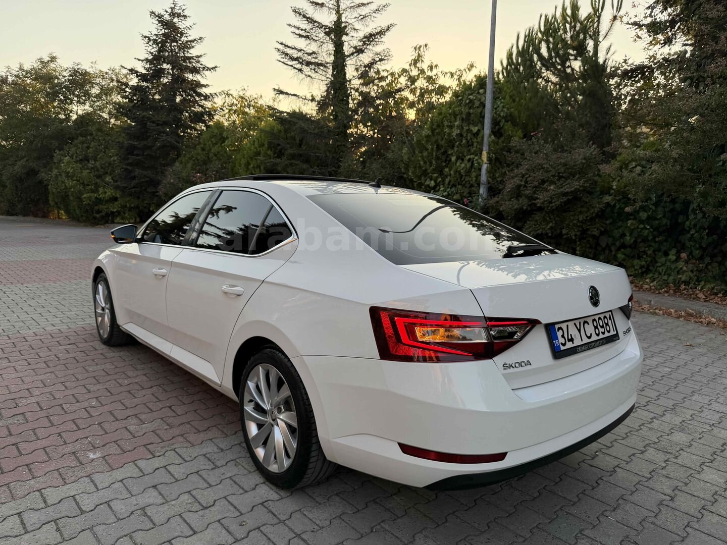 Galeriden Skoda SuperB 1.6 TDI Prestige 2017 Model İstanbul 123.000 km Beyaz 3