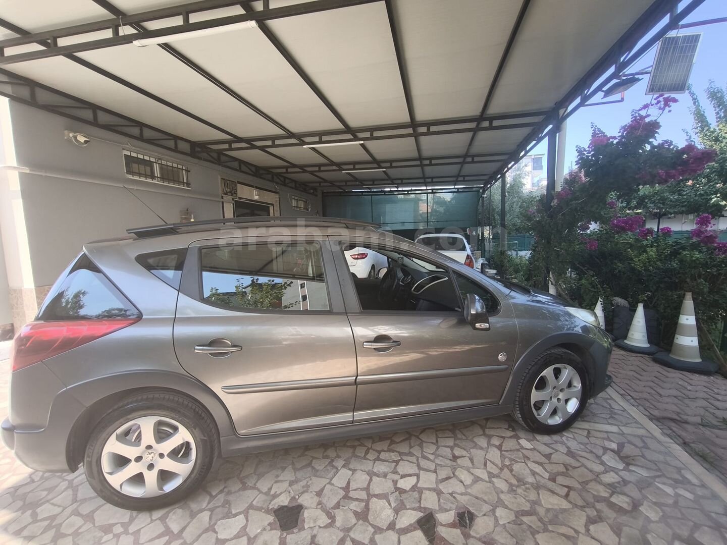 Galeriden Peugeot 207 1.6 HDi Outdoor 2009 Model Antalya 238.000 km Füme 1