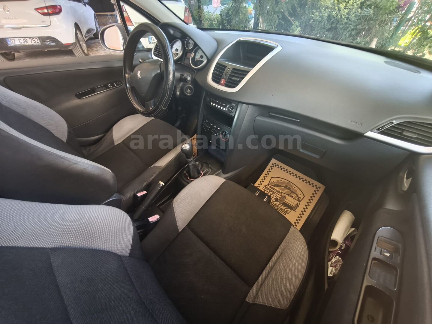 Galeriden Peugeot 207 1.6 HDi Outdoor 2009 Model Antalya 238.000 km Füme 2