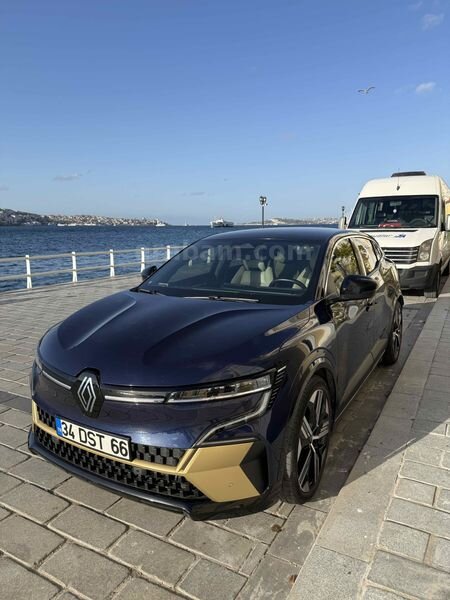 Sahibinden Renault Megane E-Tech Iconic 2023 Model İstanbul 65.000 km Lacivert