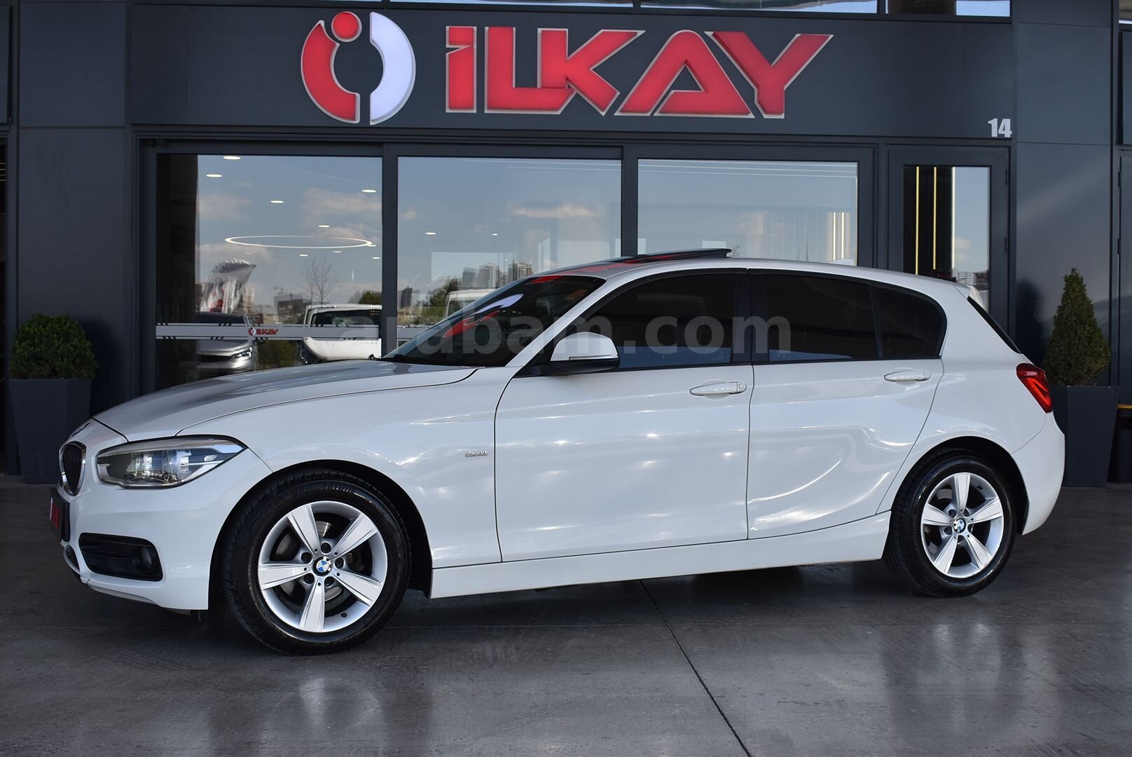 İLKAY'DAN 2015 BMW 118İ SPORT PLUS SUNROFFLU 167,000 KM'DE