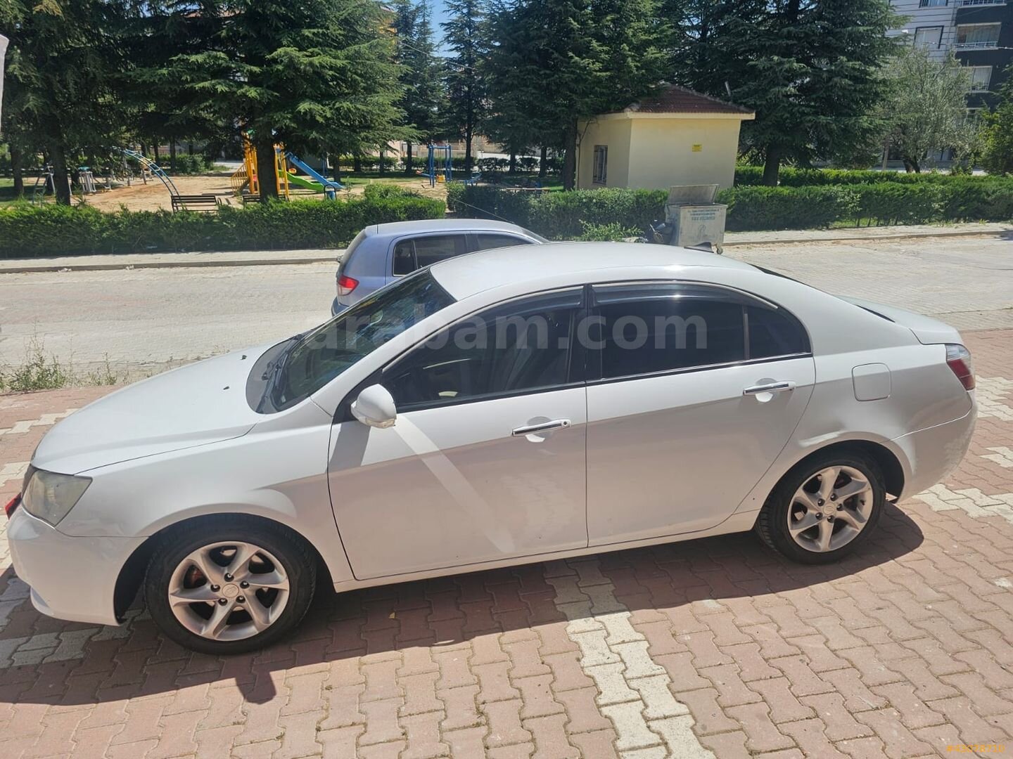 Galeriden Geely Emgrand 1.5 GSL Premium 2011 Model Konya 142.000 km Beyaz 4