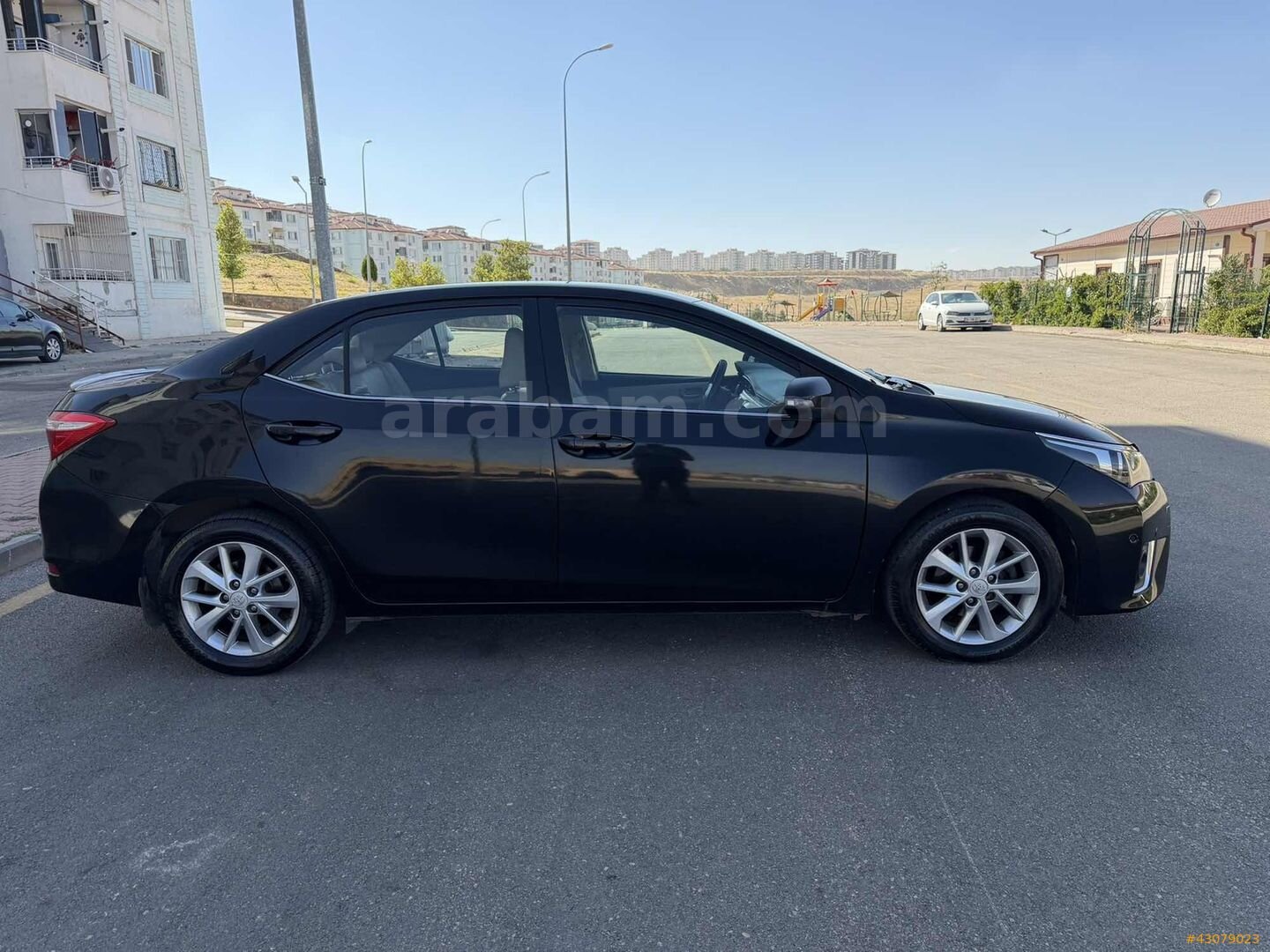 Galeriden Toyota Corolla 1.4 D-4D Premium 2015 Model Gaziantep 249.000 km Siyah 3