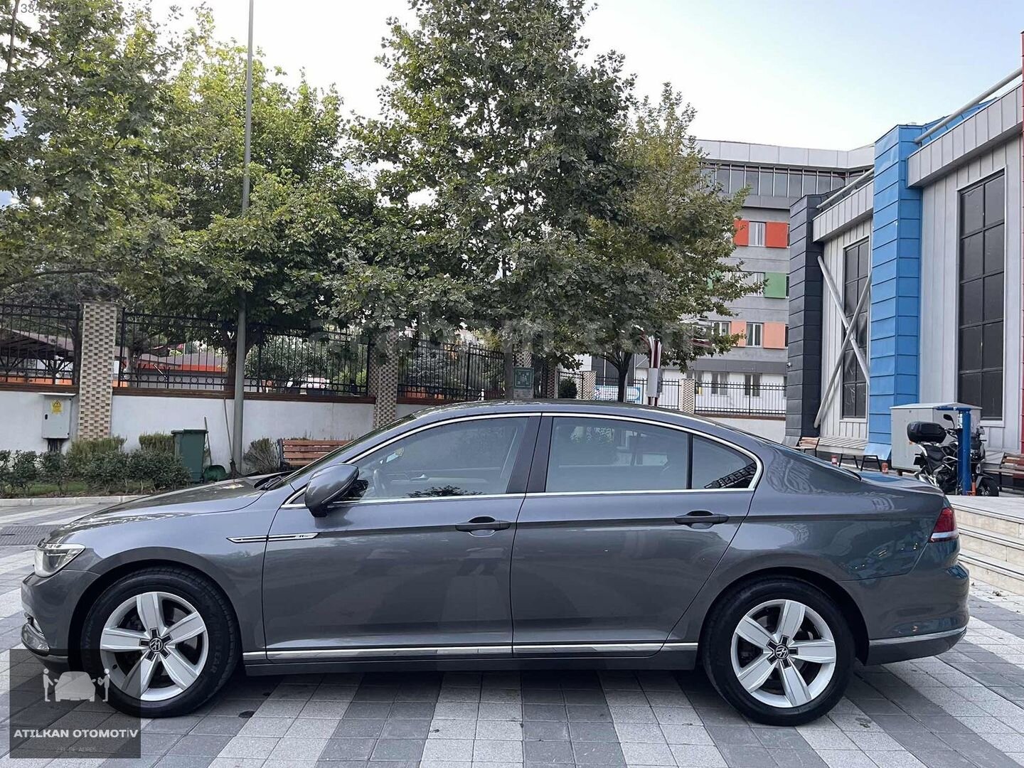 Galeriden Volkswagen Passat 2.0 TDi BlueMotion Comfortline 2015 Model İstanbul 258.000 km Gri 3