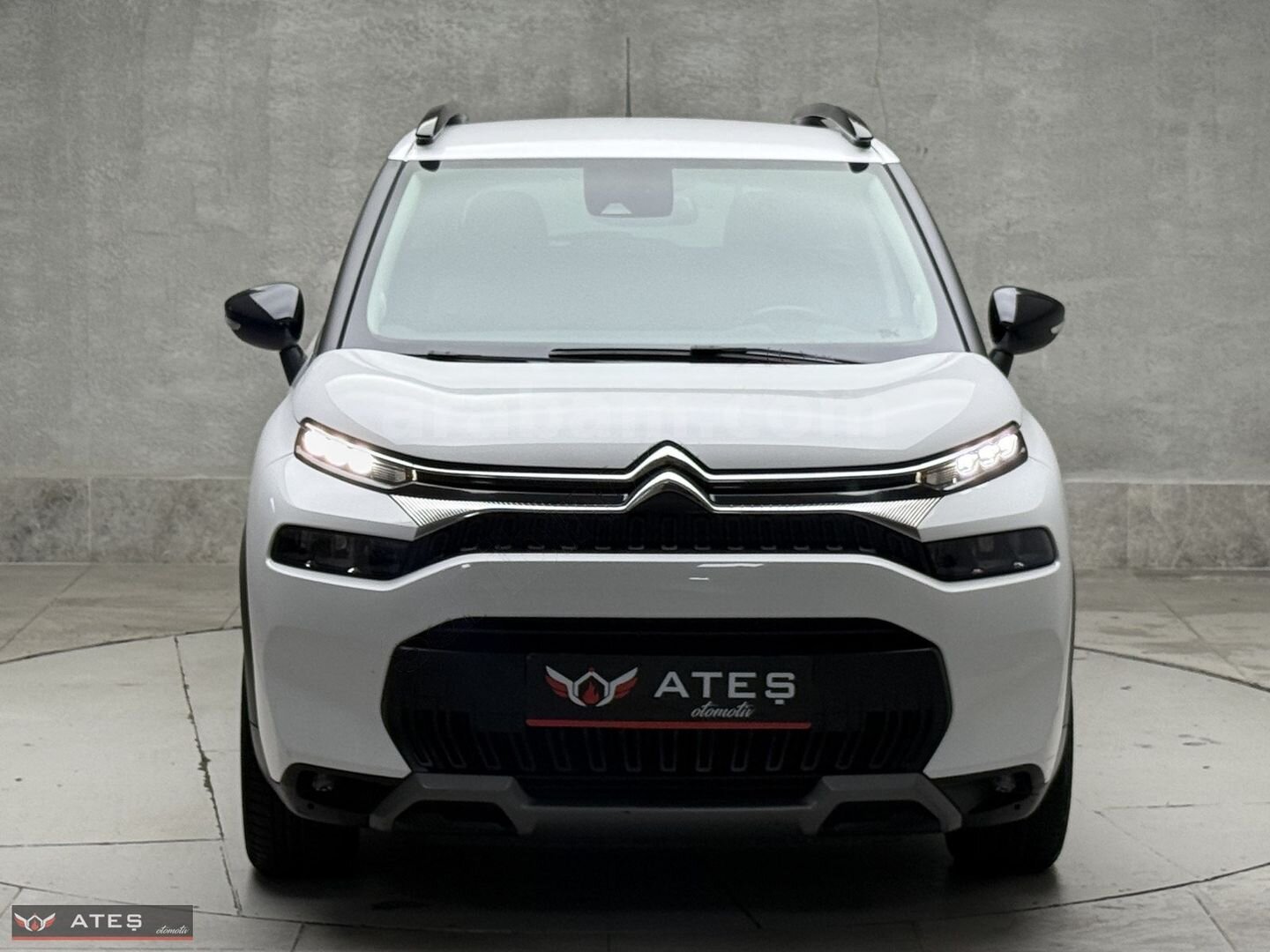 Galeriden Citroen C3 Aircross 1.2 PureTech Feel Bold 2023 Model İstanbul 49.000 km Beyaz 2