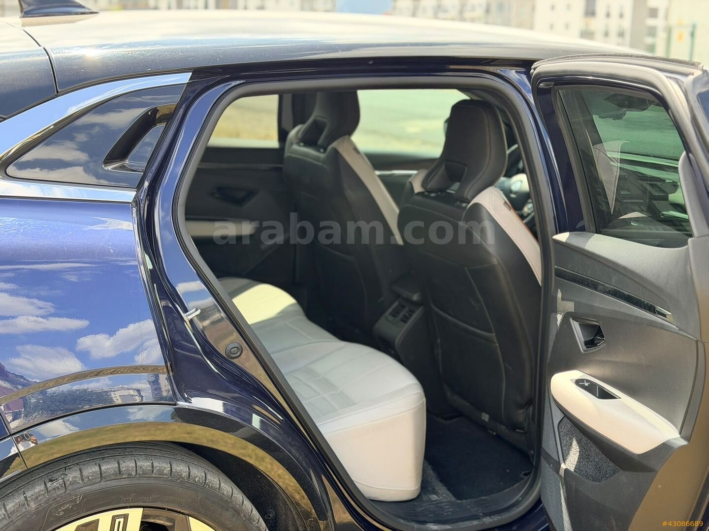 Galeriden Renault Megane E-Tech Iconic 2024 Model İstanbul 58.000 km Lacivert 3