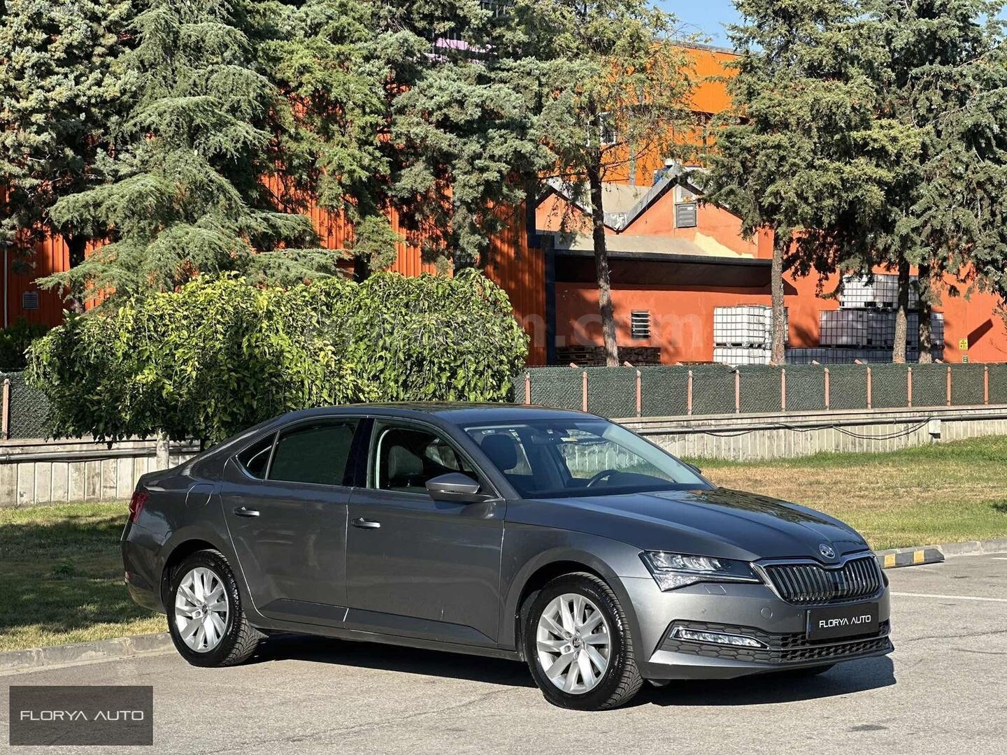 Galeriden Skoda SuperB 1.5 TSI Premium 2022 Model Konya 96.000 km Gri 1