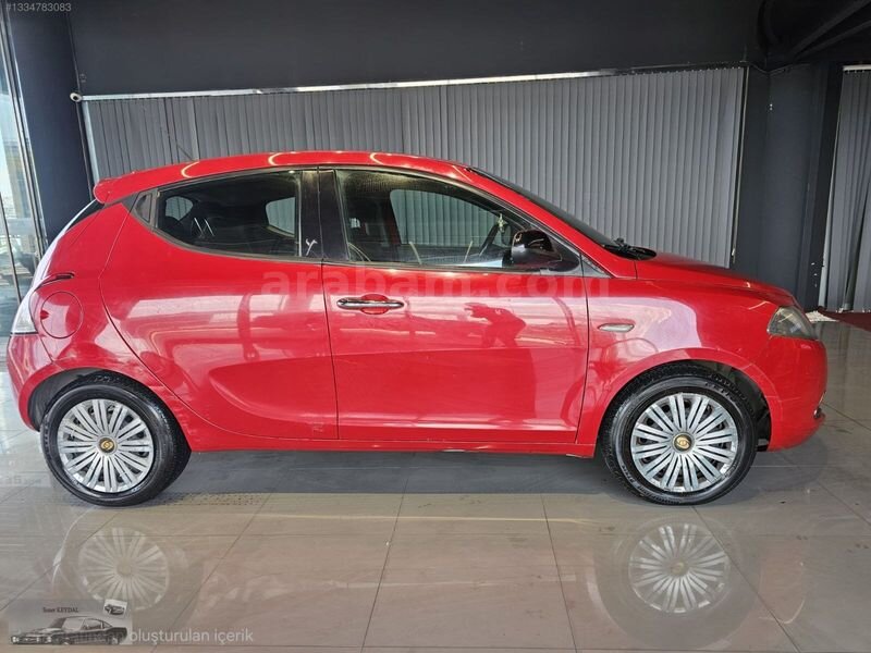 Galeriden Lancia Ypsilon 1.3 Mjet 2013 Model İstanbul 200.000 km Kırmızı