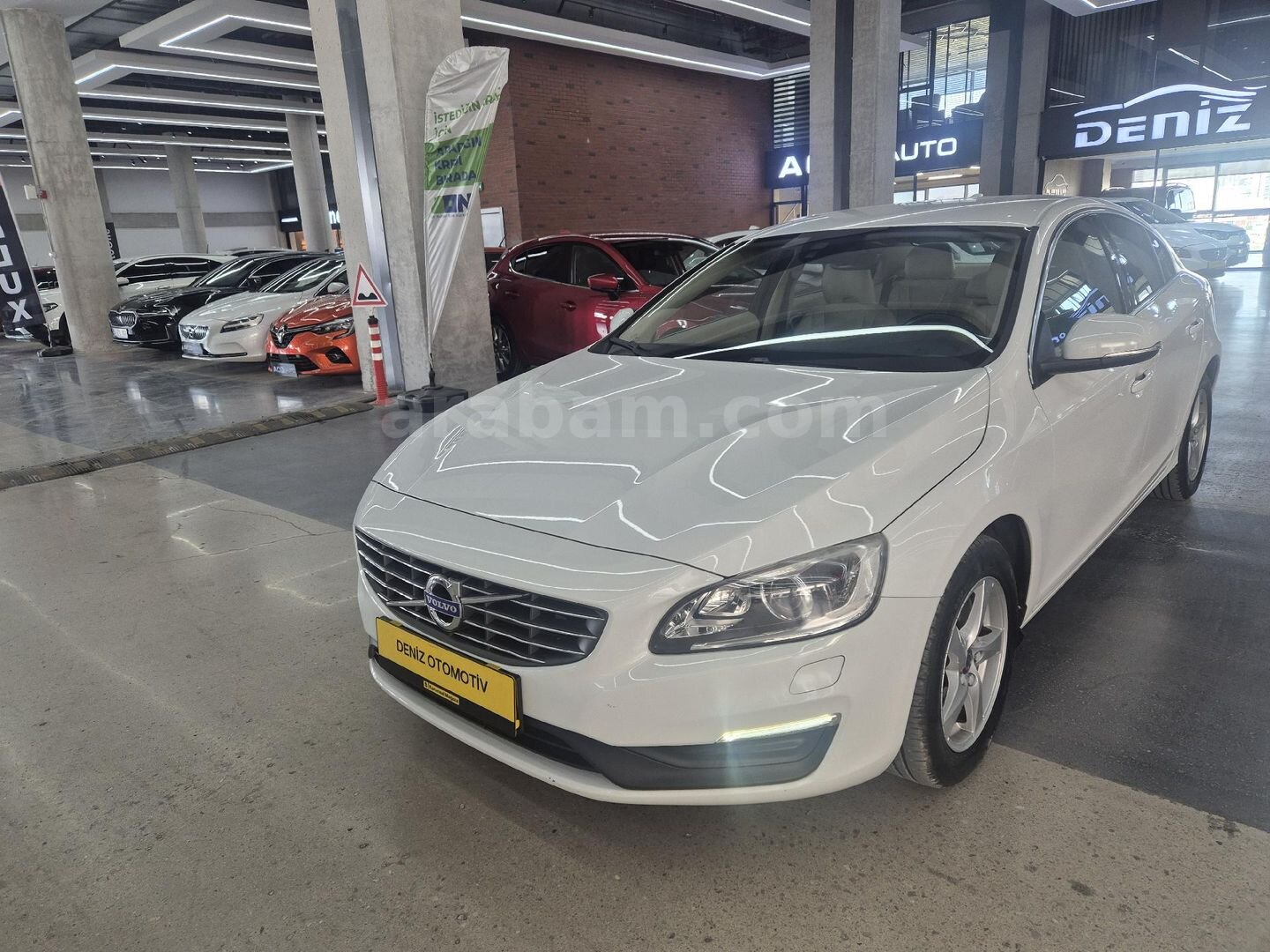 Galeriden Volvo S60 1.5 T3 Premium 2017 Model Ankara 112.000 km Beyaz 6
