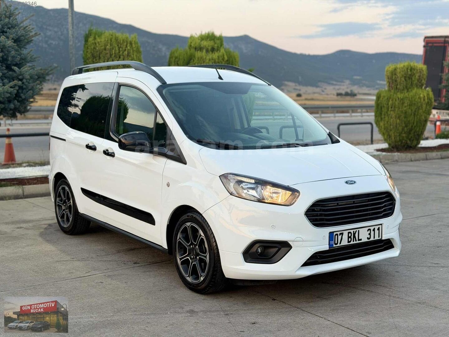 2023 FORD COURİER 1,5 46,BİN KM TİTANYUM PLUS SINIF TEMİZLİKTE 4