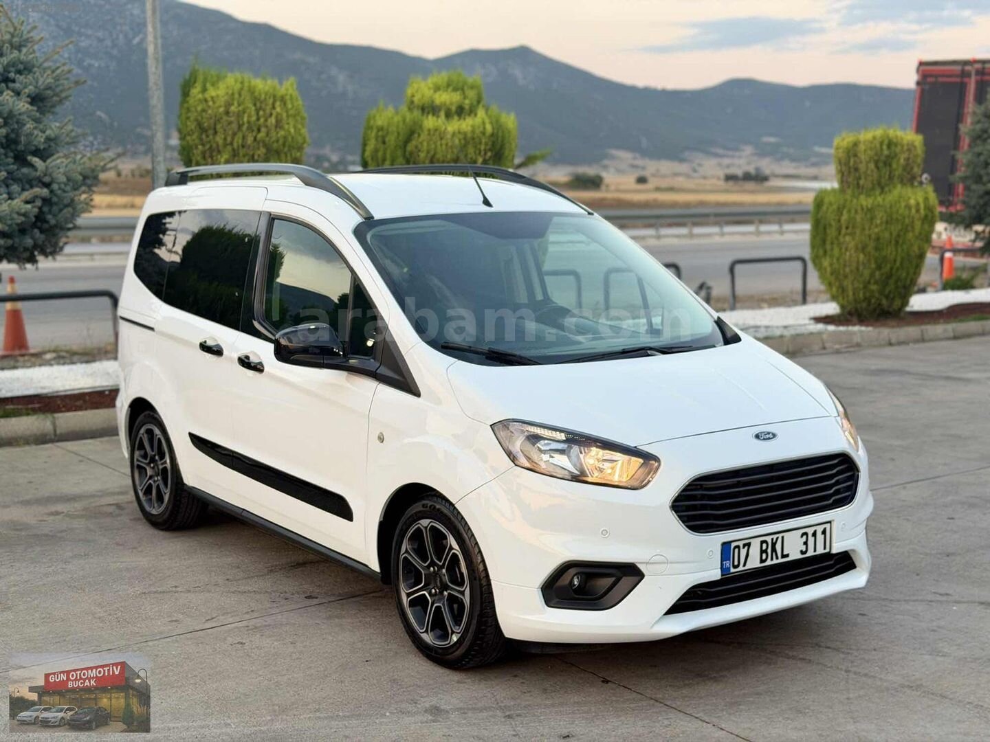 2023 FORD COURİER 1,5 46,BİN KM TİTANYUM PLUS SINIF TEMİZLİKTE 1