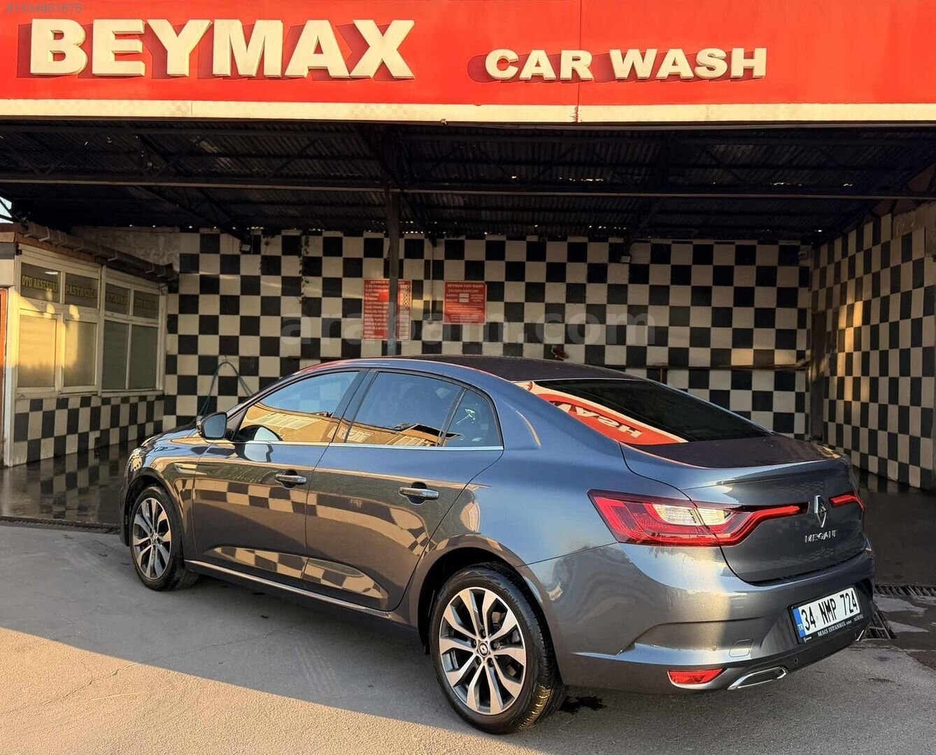 Galeriden Renault Megane 1.3 TCe Icon 2025 Model İstanbul 15.100 km Füme 4