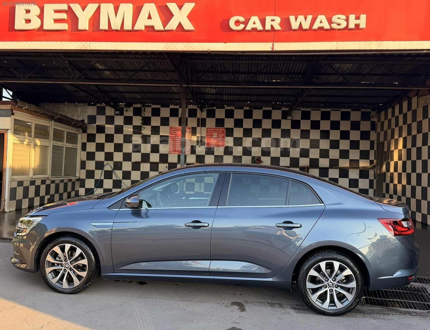 Galeriden Renault Megane 1.3 TCe Icon 2025 Model İstanbul 15.100 km Füme 7