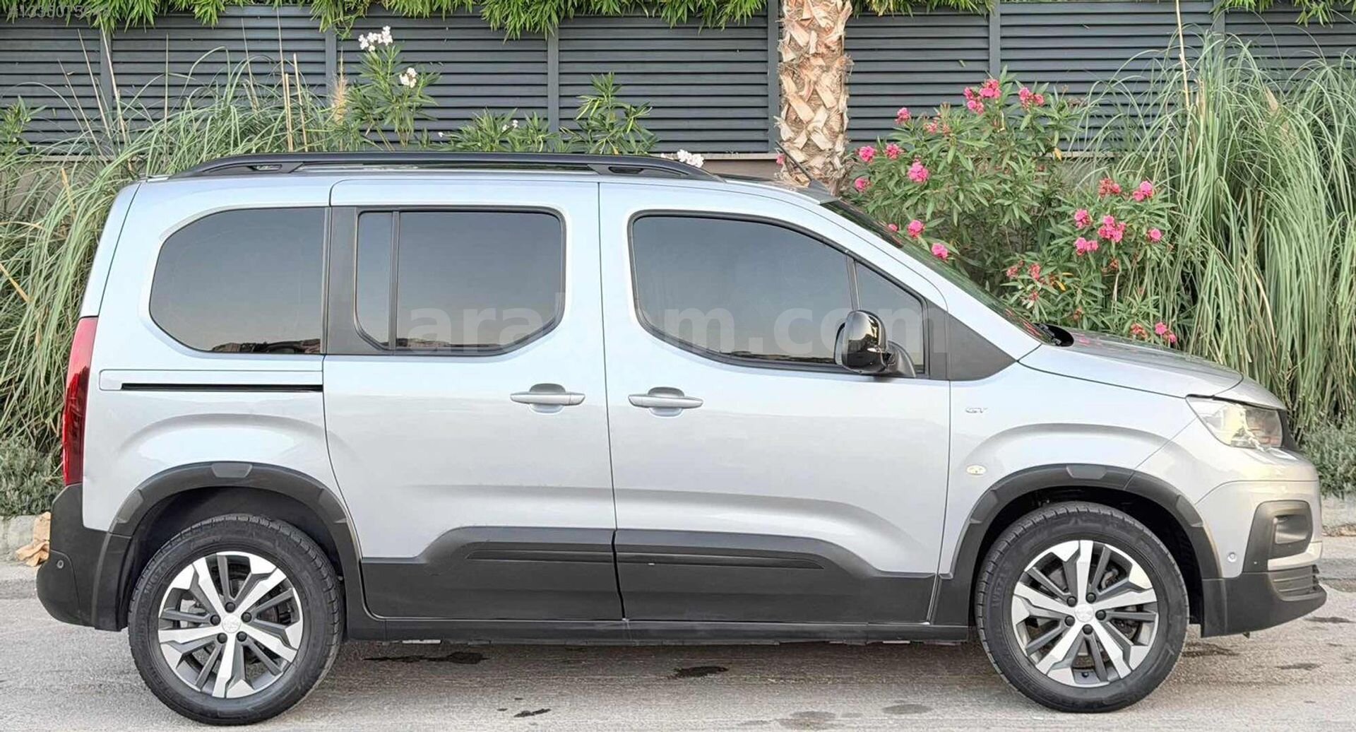 Galeriden Peugeot Rifter 1.5 BlueHDI GT 2023 Model Balıkesir 94.500 km Gri 7