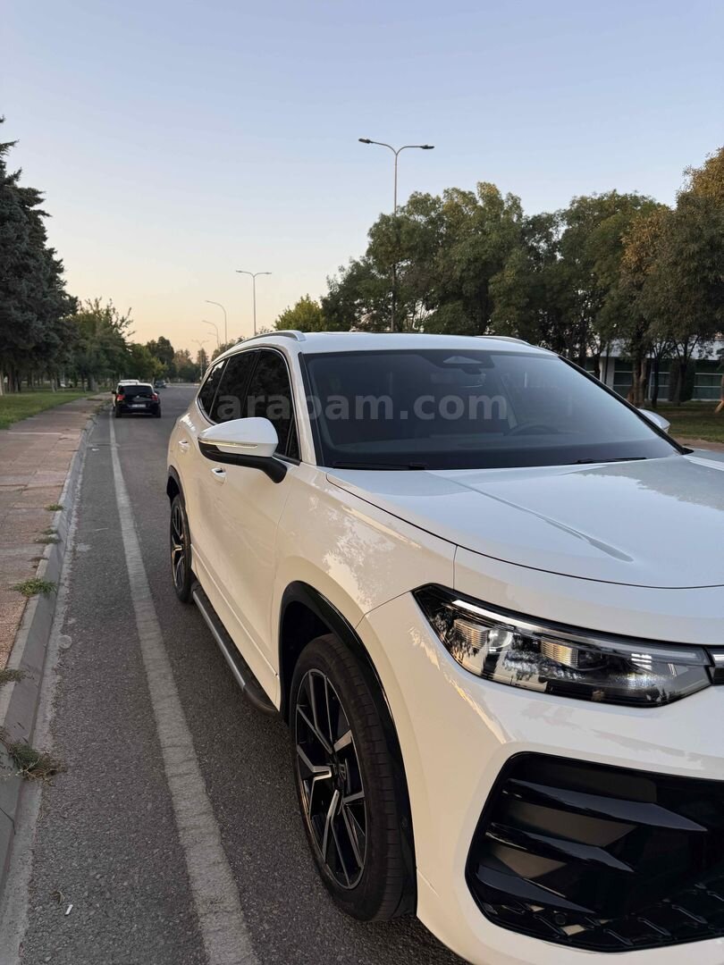 Sahibinden Volkswagen Tayron 1.5 e-TSI R Line 2025 Model Batman 21.000 km Beyaz 3