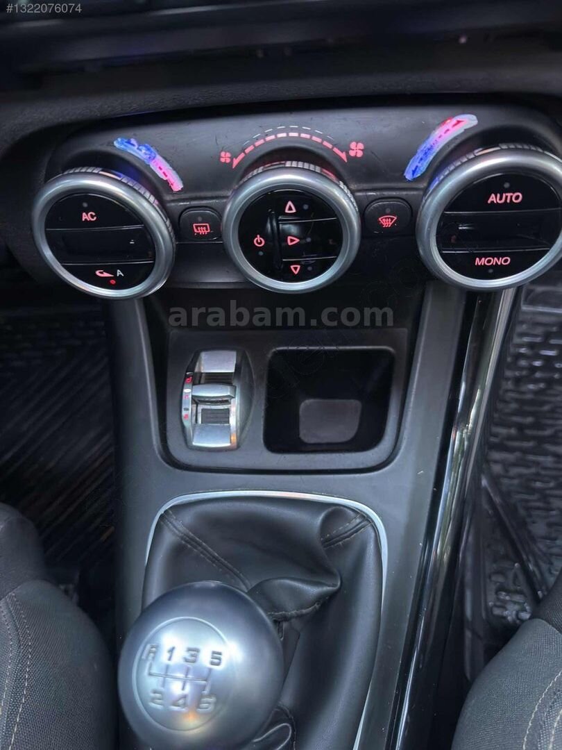 Galeriden Alfa Romeo Giulietta 1.6 JTD Distinctive 2011 Model İstanbul 278.000 km Beyaz 2