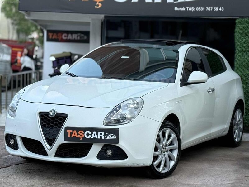 Galeriden Alfa Romeo Giulietta 1.6 JTD Distinctive 2011 Model İstanbul 278.000 km Beyaz 1
