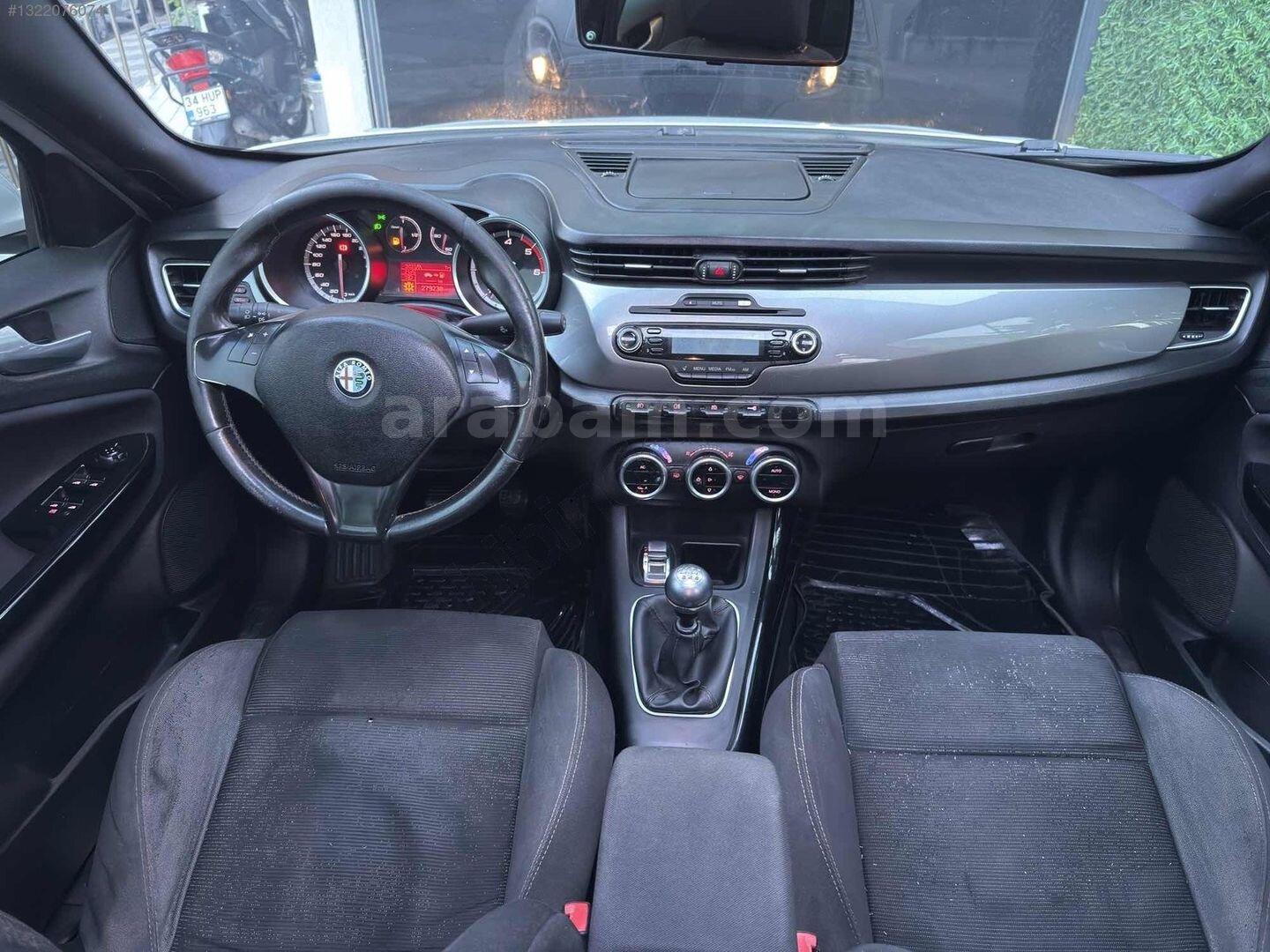 Galeriden Alfa Romeo Giulietta 1.6 JTD Distinctive 2011 Model İstanbul 278.000 km Beyaz 6